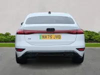 Begagnad Audi A6 e-tron Performance 269 kW (367 HK) 2025 Vit Halvkombi