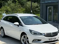 Used Vauxhall Astra SRi 136 HP (100 kW) 2019 White Estate