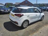 Used Hyundai i20 75 HP (55 kW) 2019 White Hatchback