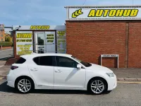 Used Lexus CT200h 136 HP (100 kW) 2014 White Hatchback
