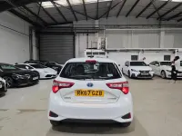 Used Toyota Yaris 100 HP (73 kW) 2017 White Hatchback