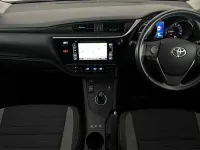 Used Toyota Auris Hybrid 136 HP (100 kW) 2018 Red Hatchback