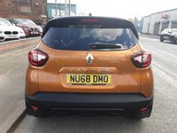 Używany Renault Captur Iconic 2018 Pomarańczowy SUV