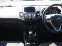 Usado Ford Fiesta Zetec 2016 Vermelho Citadino