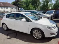 Used Vauxhall Astra Excite 2011 White Hatchback