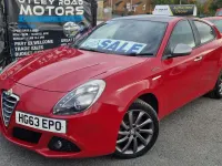 Begagnad Alfa Romeo Giulietta 105 HK (77 kW) 2014 Röd Halvkombi