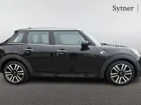 Usado Mini Cooper Exclusive 134 CV (98 kW) 2020 Negro Utilitario