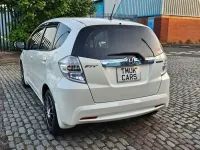 Used Honda Jazz Hybrid 99 HP (72 kW) 2013 Pearl white Hatchback