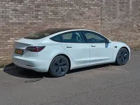 Używany Tesla Model 3 Standard Range 208 kW (283 KM) 2021 Biały Sedan/Limuzyna