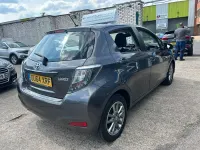 Begagnad Toyota Yaris Plus 99 HK (72 kW) 2014 Grå Halvkombi