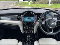 Usado Mini Cooper Exclusive 134 HP (98 kW) 2024 Prateado Citadino