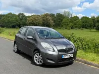 Begagnad Toyota Yaris 101 HK (74 kW) 2009 Grå Halvkombi