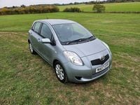 Used Toyota Yaris 85 HP (62 kW) 2007 Silver Hatchback