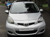 Usado Toyota Aygo Platinum 67 HP (49 kW) 2010 Prateado Citadino