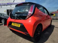 Usado Toyota Aygo X-cite 69 HP (50 kW) 2015 Laranja Citadino