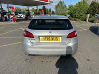 Usado Peugeot 308 Active 100 HP (73 kW) 2015 Prateado Citadino