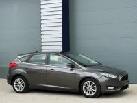 Begagnad Ford Focus Zetec 125 HK (91 kW) 2015 Grå Halvkombi
