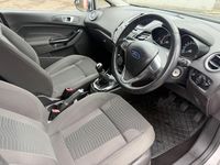 Begagnad Ford Fiesta Zetec 2016 Silver Halvkombi