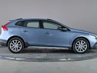 Used Volvo V40 Pro 152 HP (111 kW) 2017 Blue Hatchback