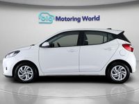Used Hyundai i10 SE 67 HP (49 kW) 2022 White Hatchback