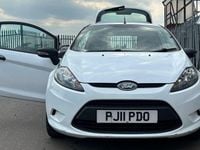 Usado Ford Fiesta 70 HP (51 kW) 2011 Branco Van