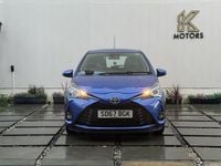 Used Toyota Yaris Hybrid 100 HP (73 kW) 2017 Blue Hatchback
