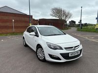 Used Vauxhall Astra S 110 HP (80 kW) 2013 White Hatchback