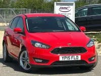 Begagnad Ford Focus Zetec 120 HK (88 kW) 2015 Röd Halvkombi