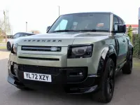 Usado Land Rover Defender HSE Dynamic 300 HP (220 kW) 2022 Verde Carrinha