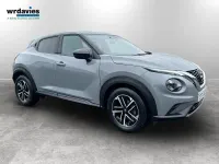 Begagnad Nissan Juke N-Connecta 2024 Grå SUV