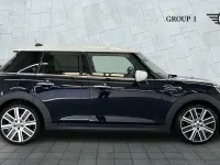 Usado Mini Cooper Exclusive 134 HP (98 kW) 2023 Preto Citadino