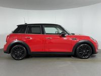 Używany Mini Cooper Classic 134 KM (98 kW) 2023 Czerwony Hatchback