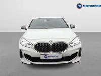 Begagnad BMW M135 2022 Vit Halvkombi