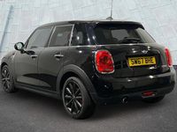 Usado Mini Cooper Hatch 134 CV (98 kW) 2017 Negro Utilitario