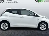 Used Toyota Aygo X-pure 69 HP (50 kW) 2016 White Hatchback
