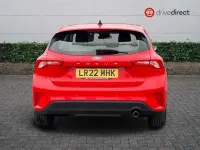 Begagnad Ford Focus Titanium 2022 Röd Halvkombi