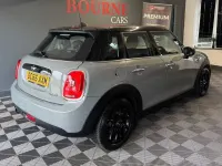 Usado Mini Cooper Hatch 136 CV (100 kW) 2016 Gris Utilitario
