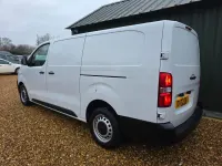Second-hand Vauxhall Vivaro 100 CP (73 kW) 2022 Alb Monovolum