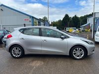 Używany Kia Ceed 126 KM (92 kW) 2015 Srebrny Hatchback