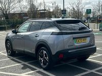 Begagnad Peugeot e-2008 Allure 113 kW (154 HK) 2024 Grå SUV