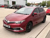 Used Toyota Auris 116 HP (85 kW) 2017 Red Hatchback