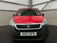 Used Peugeot Partner S 100 HP (73 kW) 2017 Red