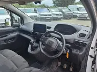 Begagnad Peugeot Partner 100 HK (73 kW) 2021 Vit Minibuss