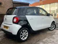 Used Smart ForFour Passion 71 HP (52 kW) 2017 White Hatchback