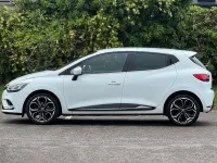 Used Renault Clio Iconic 90 HP (66 kW) 2019 White Hatchback