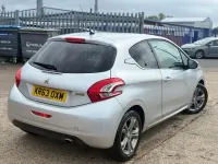 Used Peugeot 208 Allure 82 HP (60 kW) 2014 Silver Hatchback