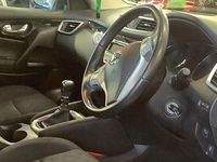 Used Nissan Qashqai Acenta 2015 Pure white SUV