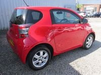 Used Toyota iQ 68 HP (50 kW) 2009 Red Hatchback