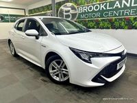 Used Toyota Corolla 122 HP (89 kW) 2021 White Hatchback