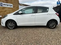 Used Toyota Yaris Hybrid 100 HP (73 kW) 2019 Green/white Hatchback